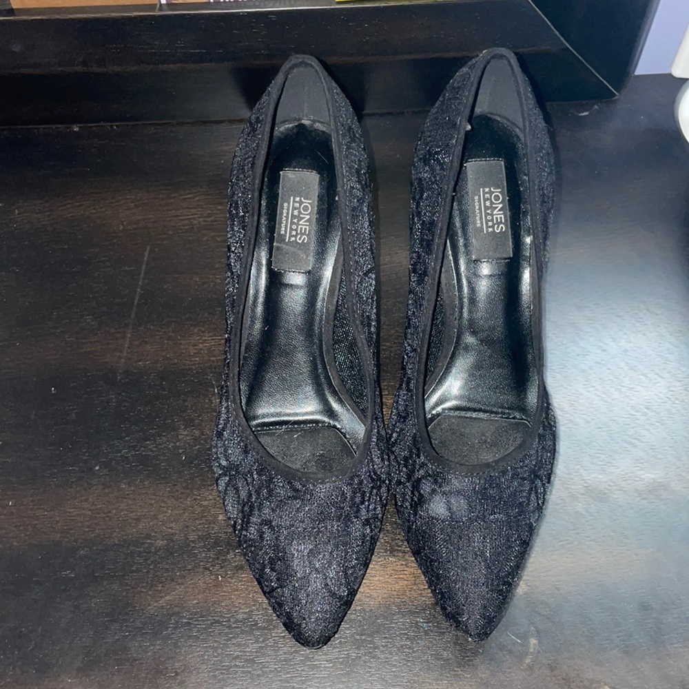 Lace high heels in good condition